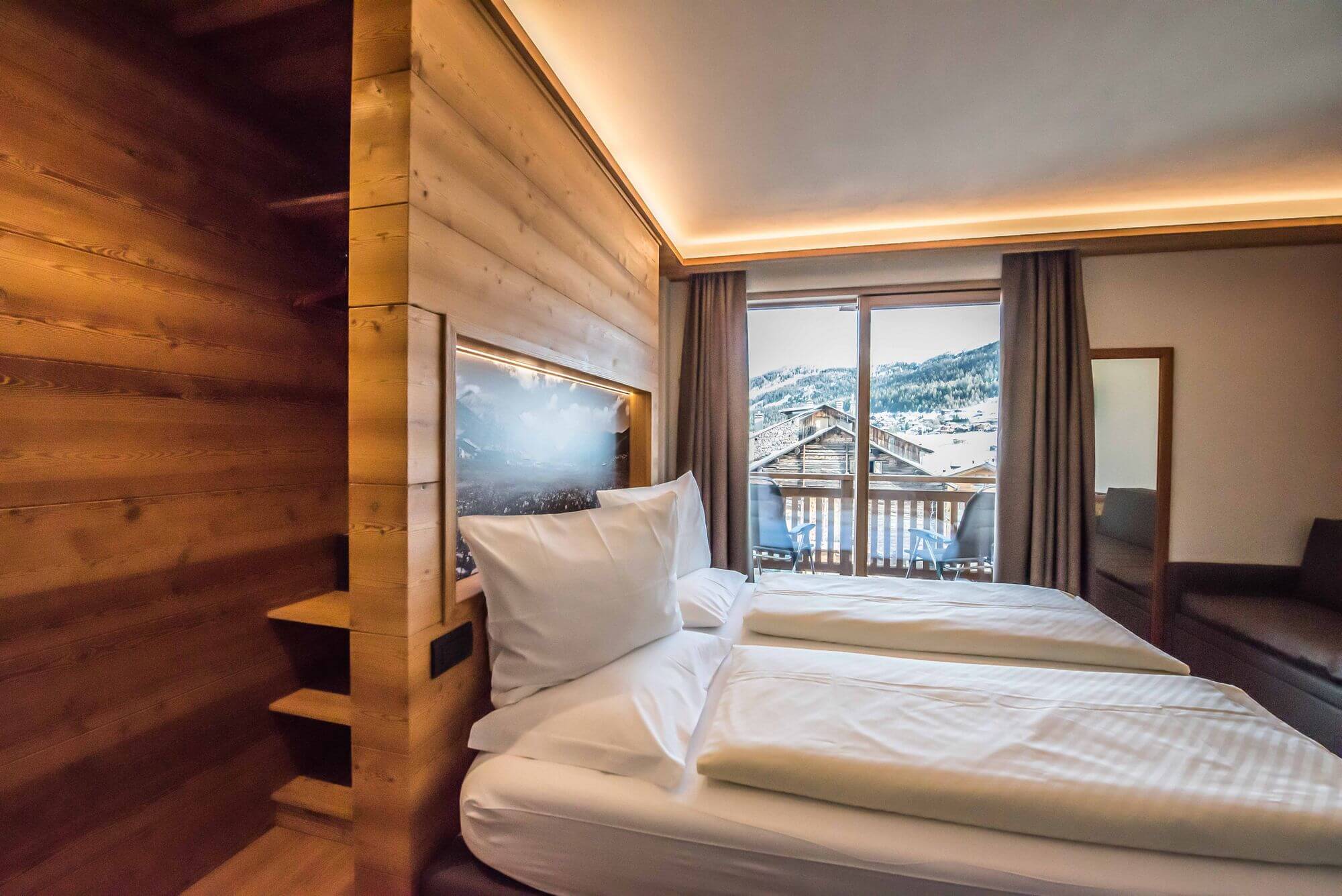 Elegante arredamento in legno di montagna: Camera Comfort